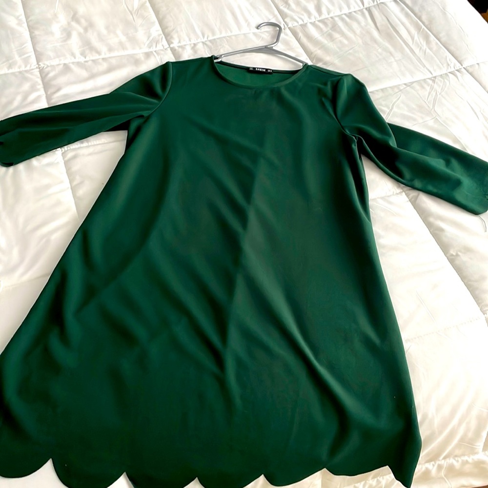 Green dress. Medium size.